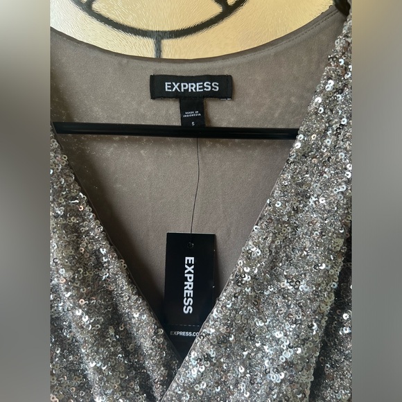 Express Women’s Mini Sequence Dress
Size: Small - Picture 3 of 6